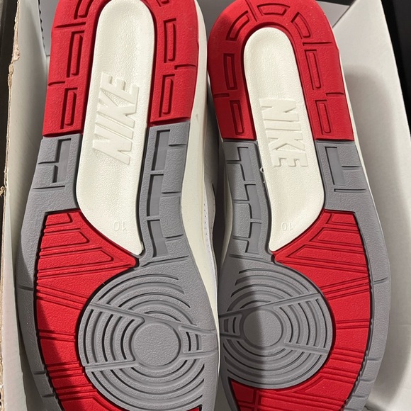 Air Jordan 2 Retro White and Red - Picture 3 of 8